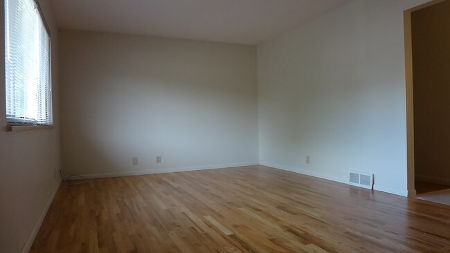 Building Photo - 1117 Ponderosa Dr