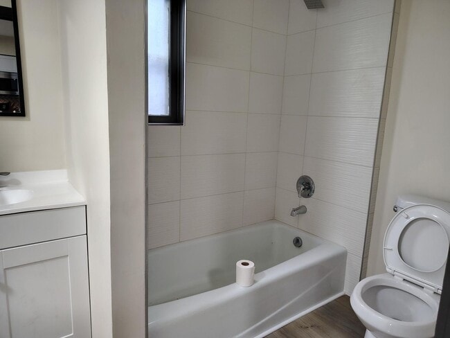 Building Photo - 3 Bed, 1.5 Bath home– Move-In Ready!