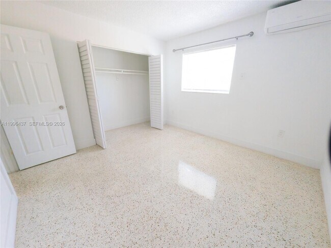 Building Photo - 3050 NW 21st Ave