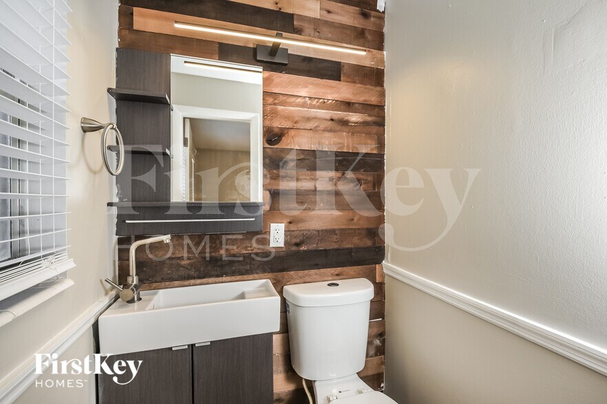 Building Photo - 3105 Barna Ave