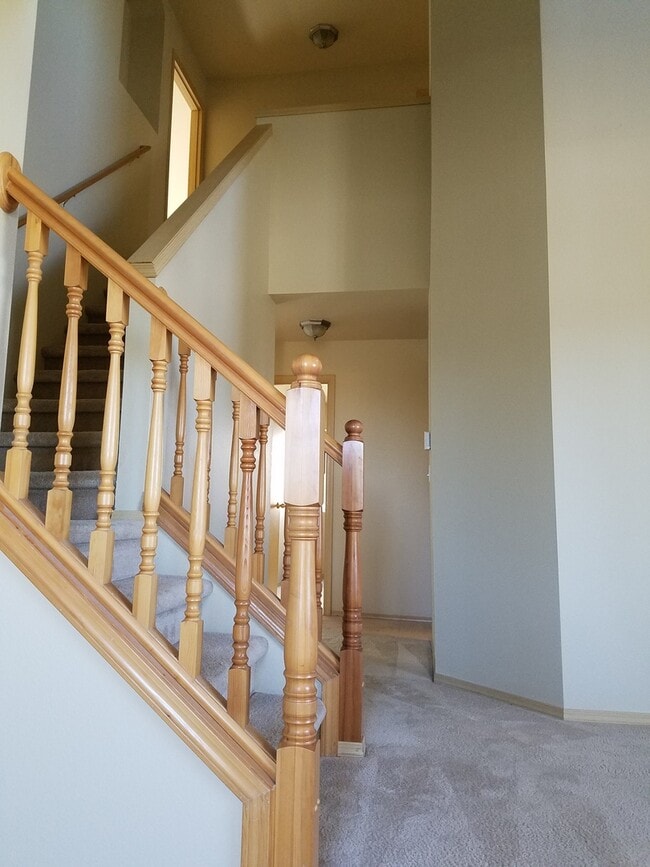 Building Photo - 4 Bedroom 2.5 Bath plus Bonus Room in East...