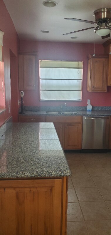 Building Photo - 131 SE Serenata Ct