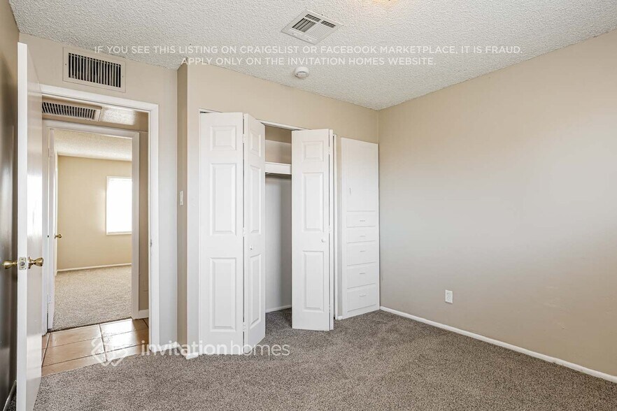 Building Photo - 8233 W Indianola Ave