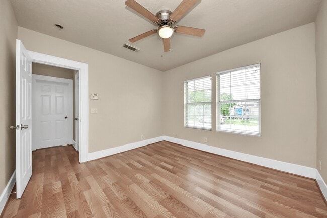 Building Photo - 201 W Pitts Ave