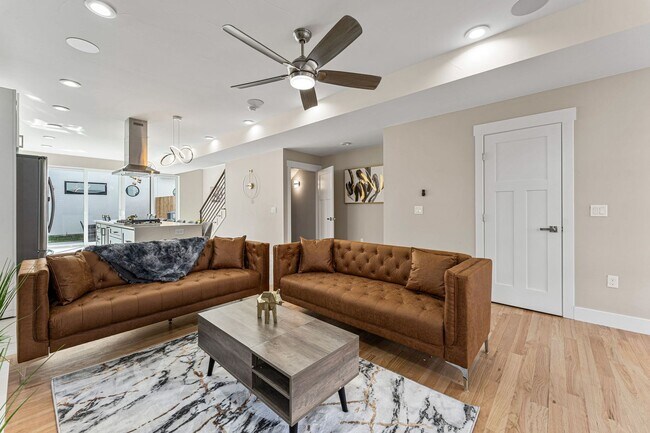 Building Photo - 5 Bed, 5 Bath home in South Park Hill