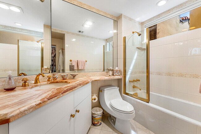 Building Photo - 13 Sloans Curve Dr