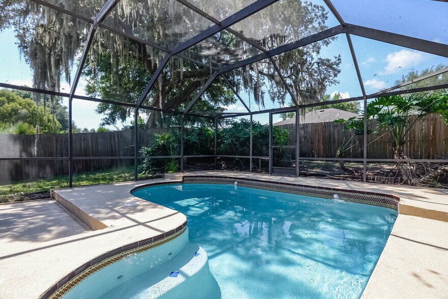 Building Photo - 1428 High Knoll Dr