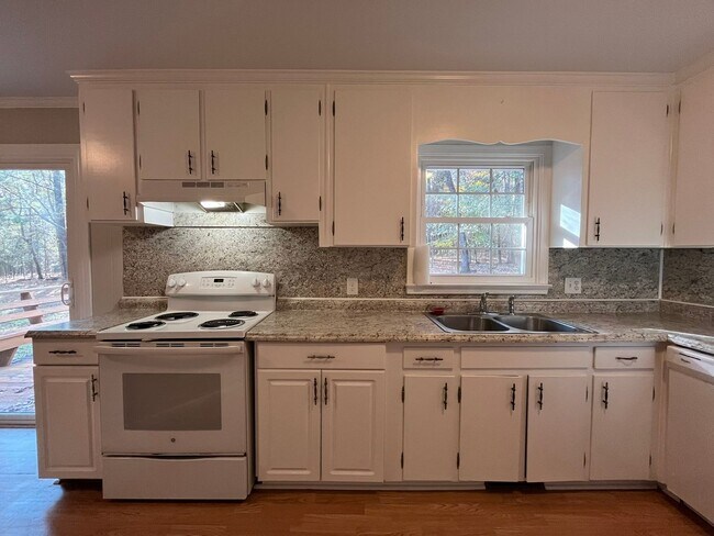Building Photo - Charming 3BD, 2BA Wake Forest Home on a Large, Private Lot with a Detached 2-Car Garage, Providin...