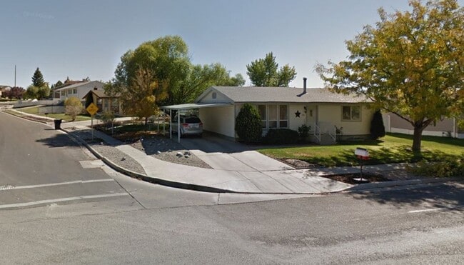 Primary Photo - 4 bedroom house