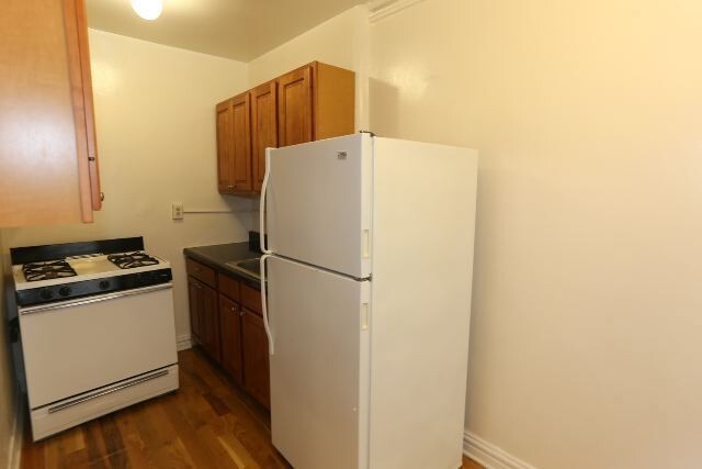 Building Photo - 430 W Roscoe St