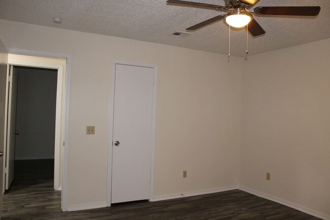 Building Photo - All Appliances!