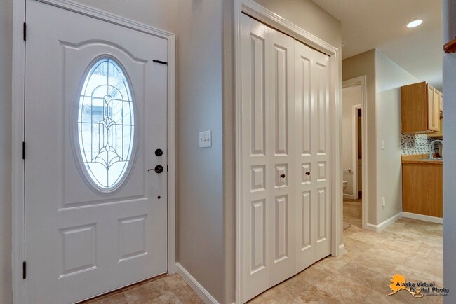 Building Photo - Amberwood Park: Homey Townhouse with Fence...