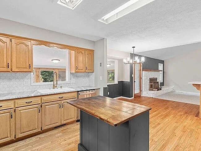 Building Photo - Your Dream Home Just Hit the Market – Don’t Miss Out!