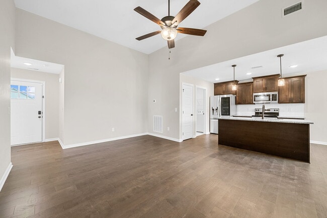 Building Photo - 710 Gleason Dr