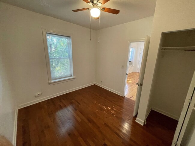 Building Photo - 2360 W Dickens Ave