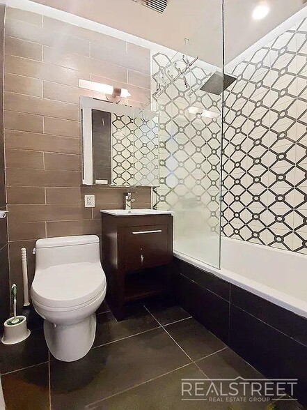 Building Photo - Bedford Avenue