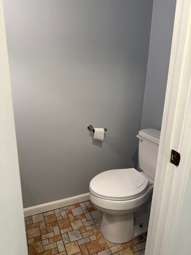 Building Photo - 727 6th Ave S