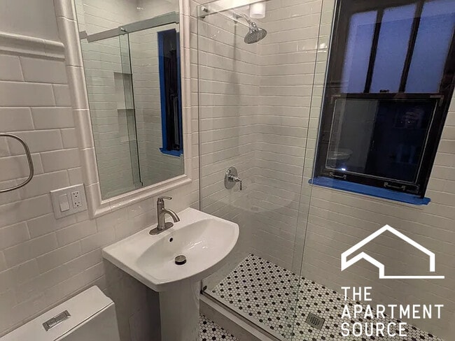 Building Photo - 2626 W Devon Ave