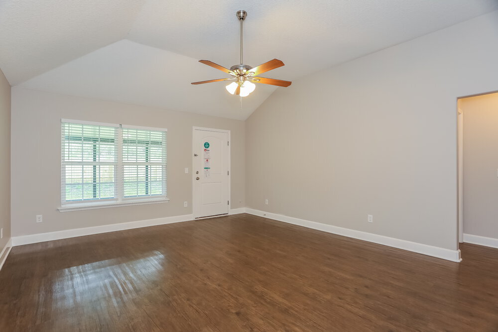 Building Photo - 45089 Weaver Cir