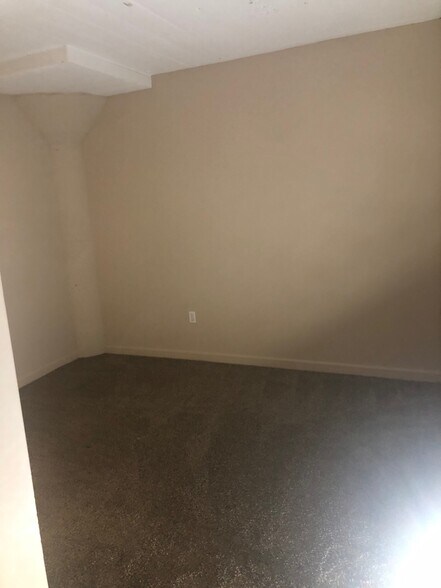 Building Photo - 401 W Shoreline Dr