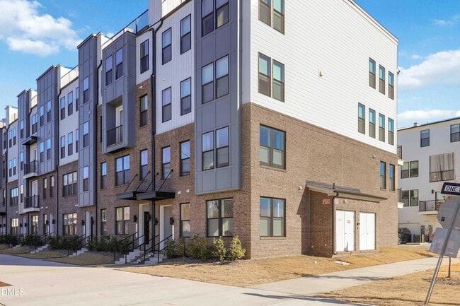 Building Photo - 1245 S Blount St