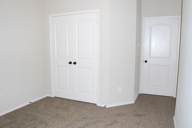 Building Photo - 371 Orbit Dr