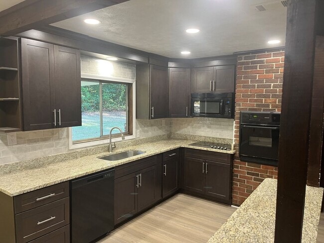 Building Photo - 163 Old Norton Rd