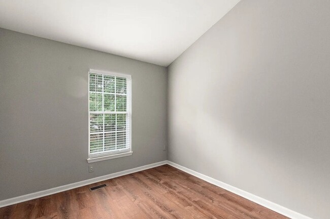 Building Photo - 3 bedroom County Walk Townhouse