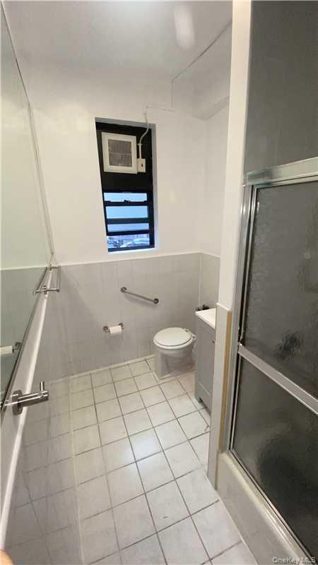 Building Photo - 42-33 Kissena Blvd