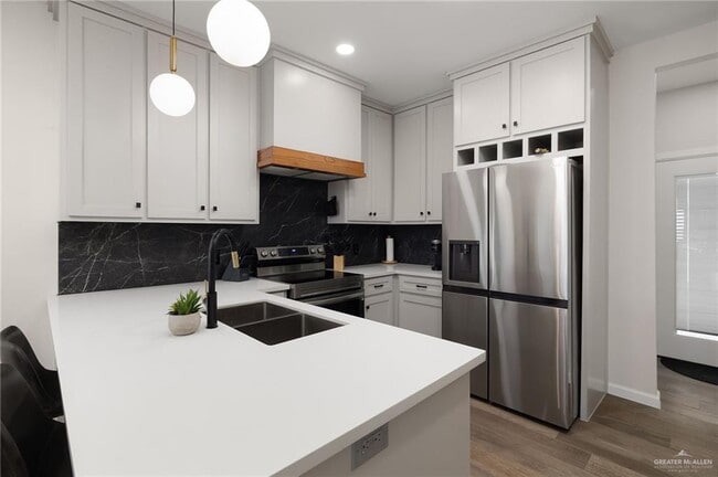 Building Photo - 16 Diamond Head Ave