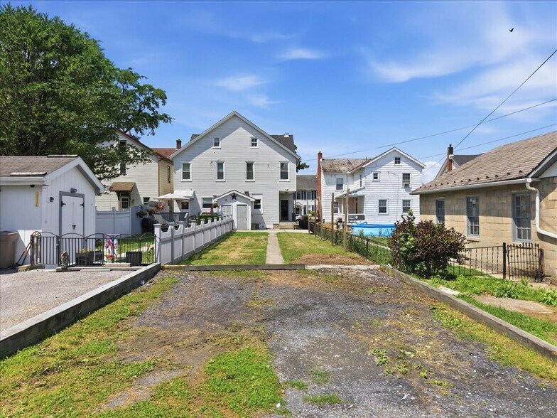 Building Photo - 315 2nd St