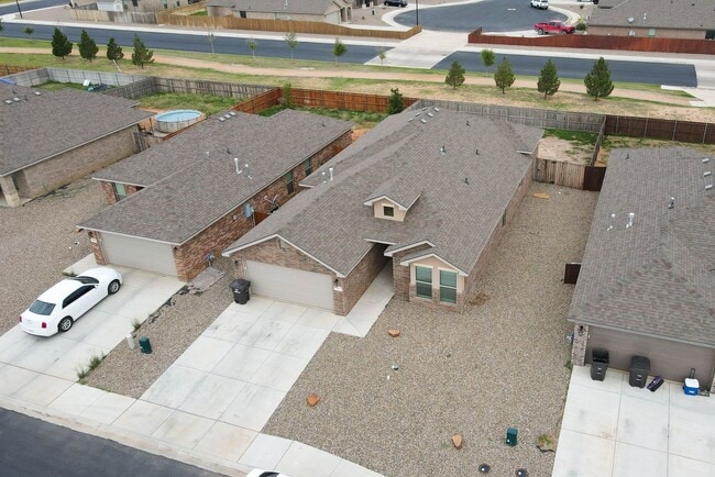 Building Photo - 719 Bronco Ct