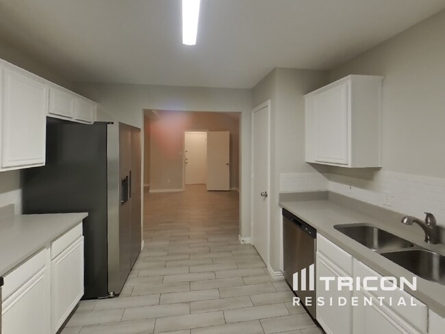 Building Photo - 814 Ponselle Dr