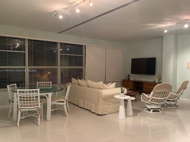 Building Photo - 4925 Collins Ave