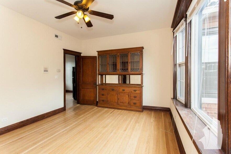 Building Photo - 1434 W Addison St