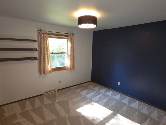 Building Photo - Mt Pleasant 4 bedroom