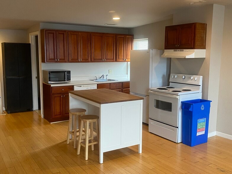 Building Photo - 1701 Master St