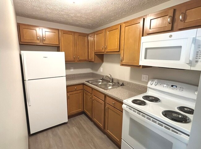 Building Photo - 225 Hillview Ln