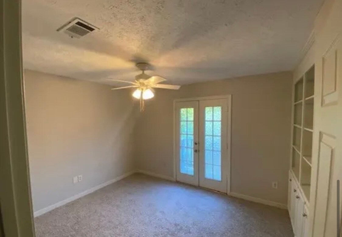 Building Photo - 2437B River Oaks Blvd