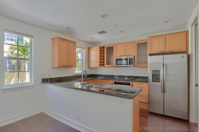 Building Photo - 343 Flamingo Dr