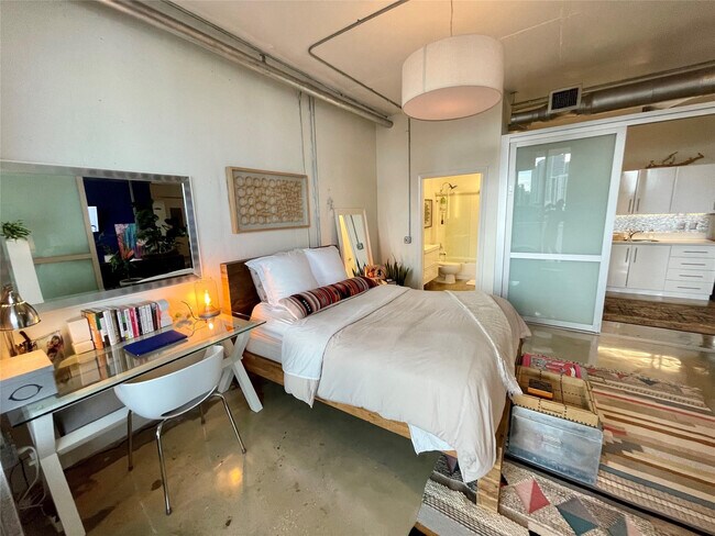 Building Photo - 444 N E St