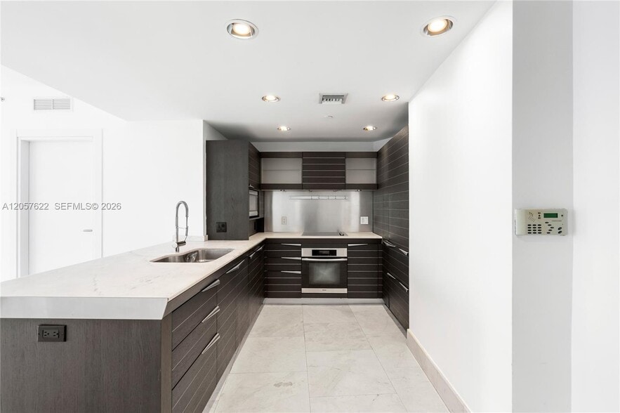 Building Photo - 200 Biscayne Boulevard Way