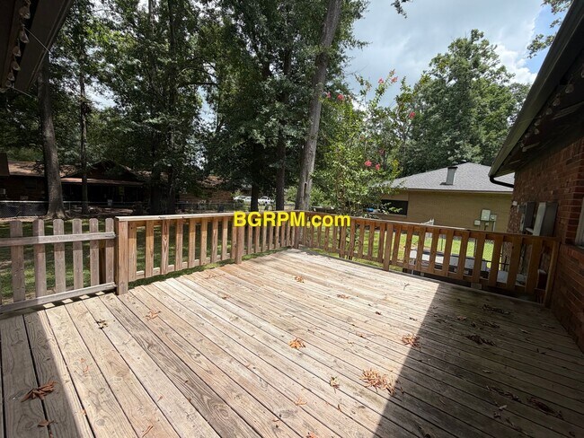 Building Photo - 119 Foxdell Cir