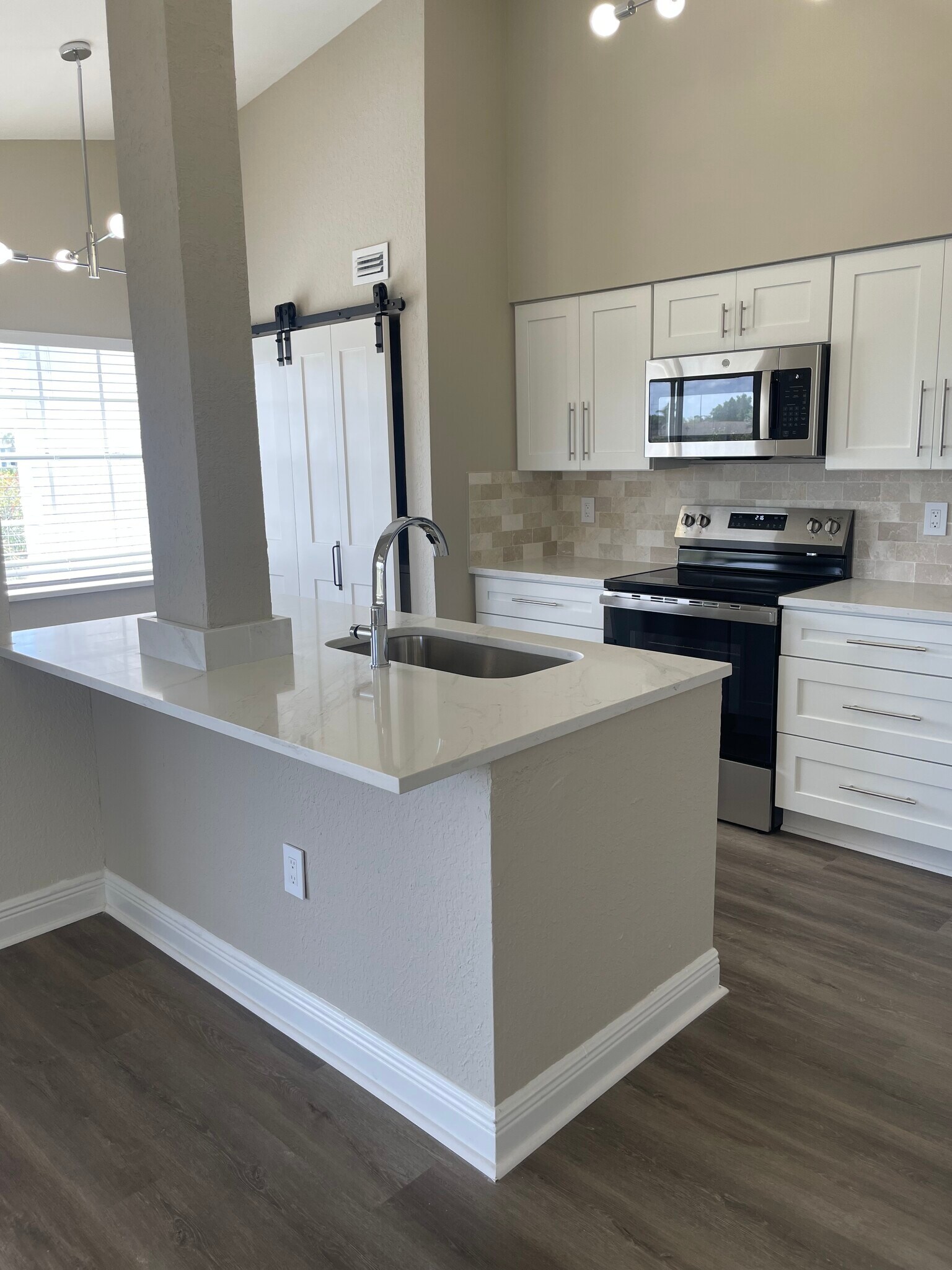 Building Photo - 2850 N Oakland Forest Dr