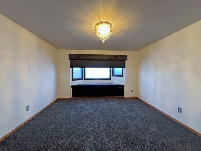 Building Photo - Stunning 4 Bedroom 2.5 Bath with Peek-a-Boo View of Puget Sound