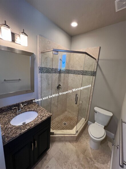 Building Photo - 2 Bed/2 Bath