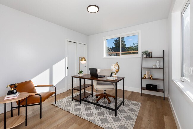 Building Photo - Ballard Living: Contemporary 5BR, 3.5BA Top-Level Unit!!