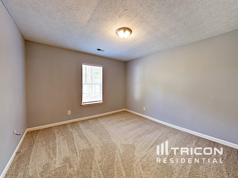 Building Photo - 303 Mephisto Cir