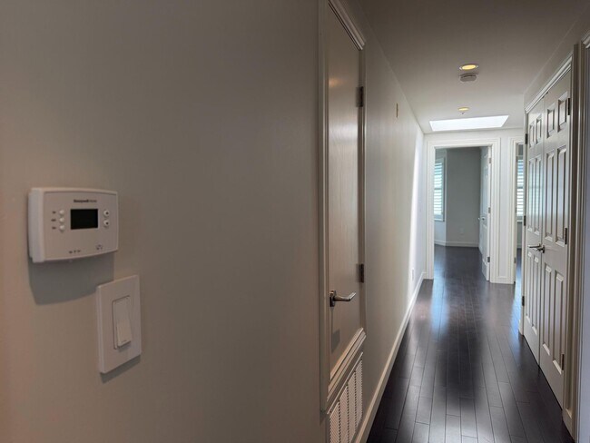 Building Photo - 2050 Divisadero St
