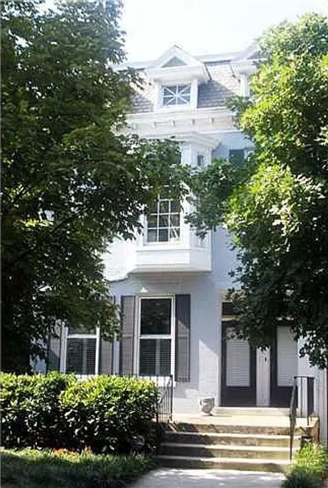 Building Photo - 2509 Hanover Ave